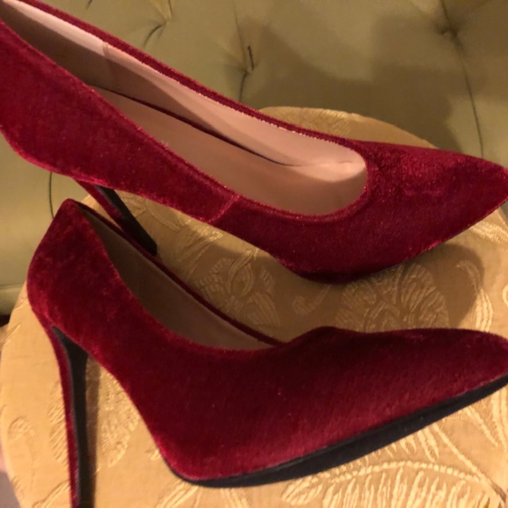 Velvet Heels in Wine-Red - Picture 6 of 8